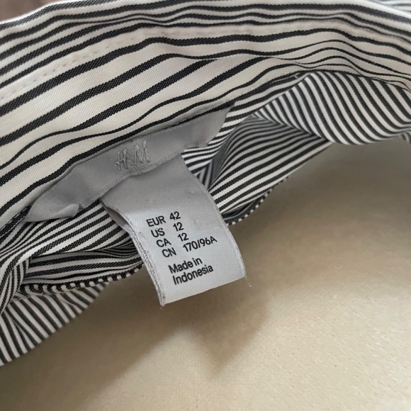 H&M- Grey & White Striped Button Up Blouse- Women’s US 12 - Picture 8 of 9